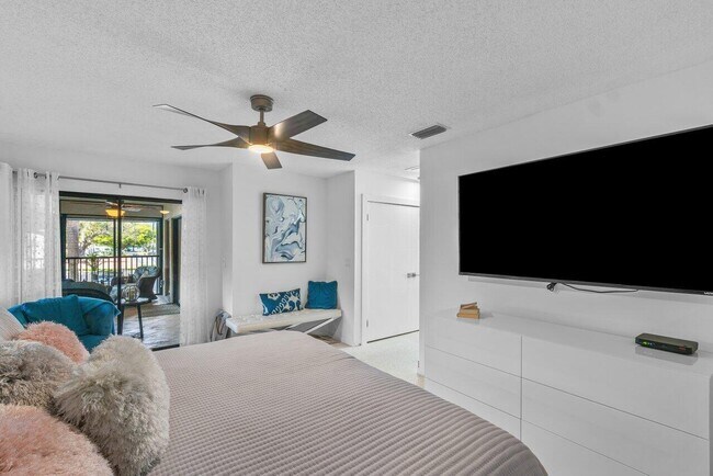 Building Photo - 50 Pelican Pointe Dr