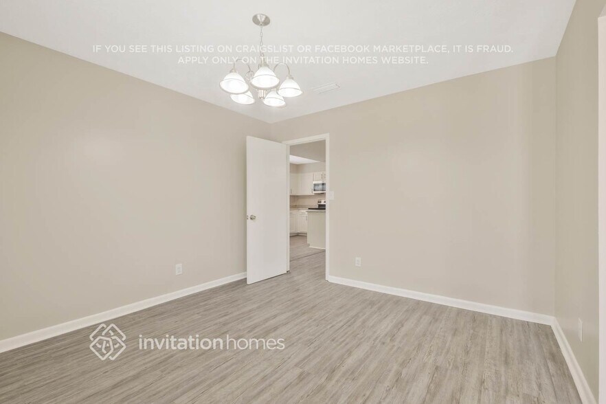 Building Photo - 2733 River Oak Dr