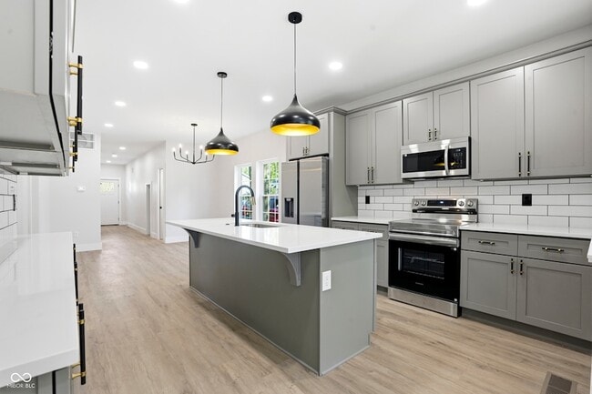 Building Photo - 4623 Rookwood Ave