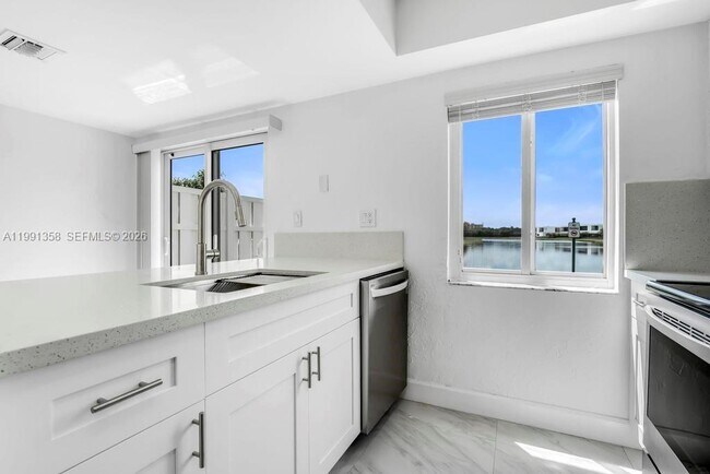 Building Photo - 164 Riviera Cir