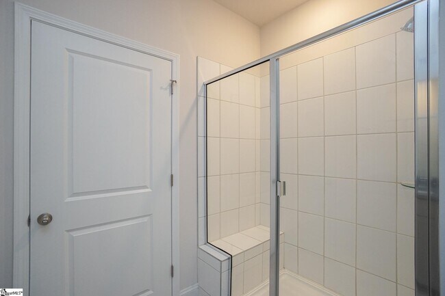 Building Photo - 204 Reynard Trl