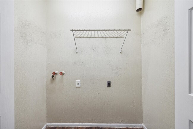 Building Photo - 23902 Silversmith Ln