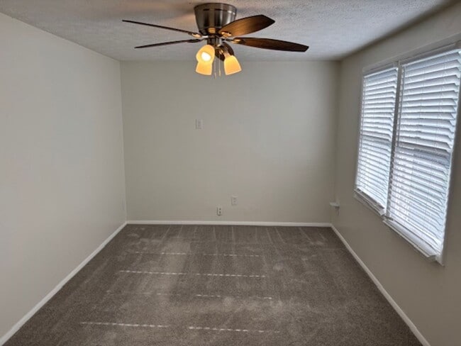 Building Photo - Beautifully Renovated 3-Bedroom, 2.5-Bath ...