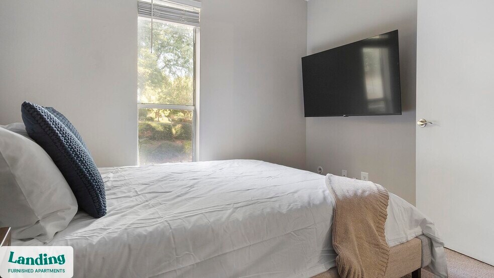 Building Photo - 2000 E Lake Pkwy