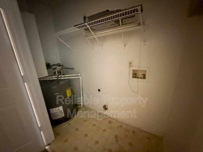 Building Photo - 1513 Kenmore Dr