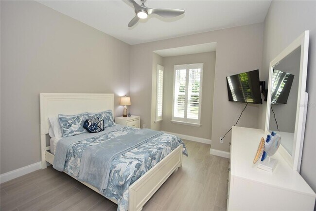 Building Photo - 13 Elder Dr