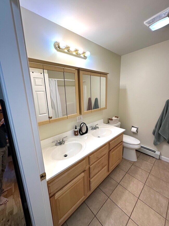 Building Photo - 39 River Village Dr