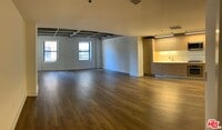 Building Photo - 727 W 7th St