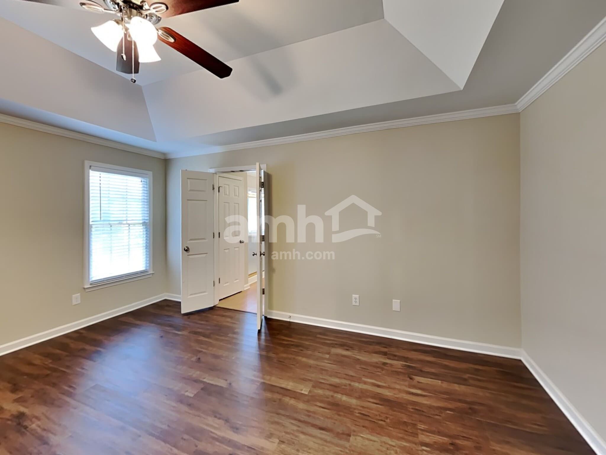 Building Photo - 2923 Villa Lake Dr