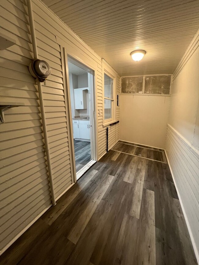 Building Photo - H301