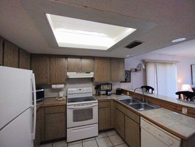 Building Photo - 115 E Coronado Dr