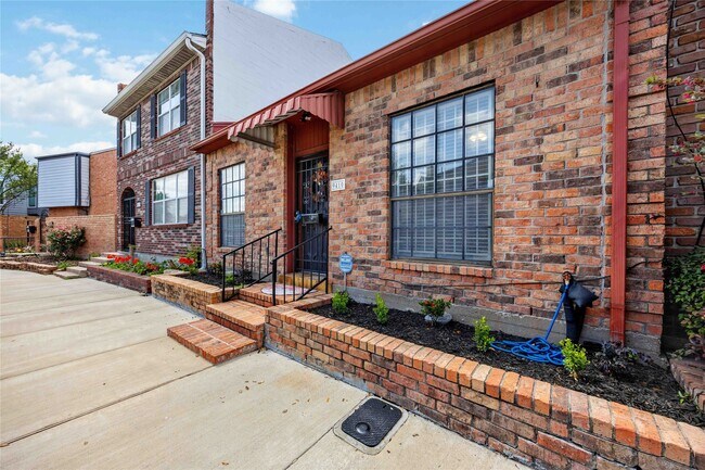 Building Photo - 9410 Stonehouse Ln