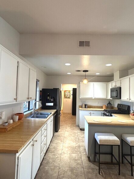Primary Photo - 74103 Catalina Way