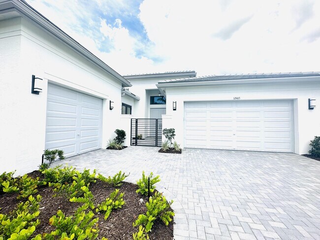 Primary Photo - 12465 SW Crystal Cv Dr