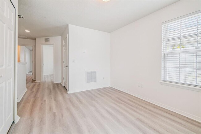 Building Photo - 4925 White Sanderling Ct