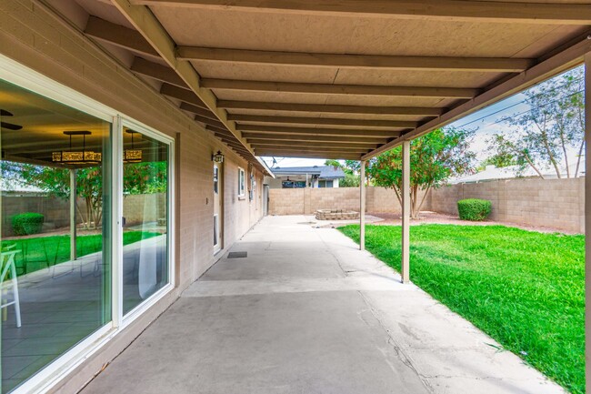 Building Photo - Beautiful 4 bedroom 2 bathroom home in Tempe!