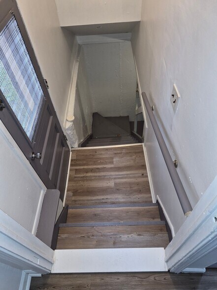 Building Photo - 18884 Bloom St