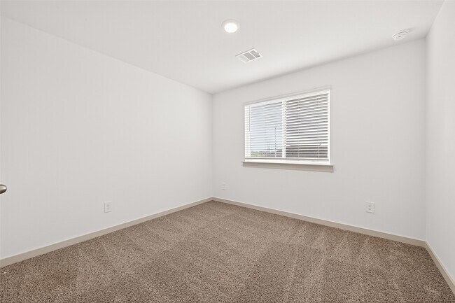 Building Photo - 1107 Lakes Edge Ln