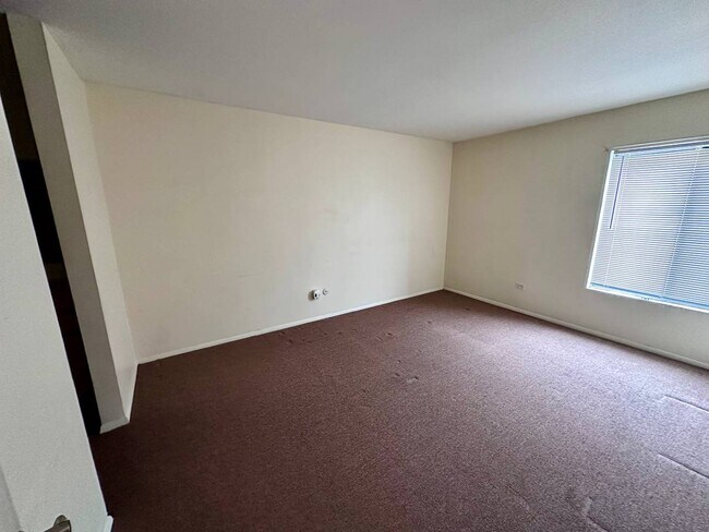 Building Photo - 6102 Knoll Valley Dr
