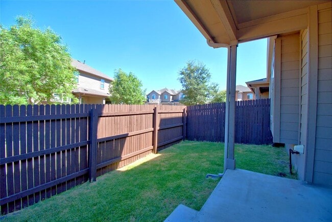 Building Photo - 2880 Donnell Dr