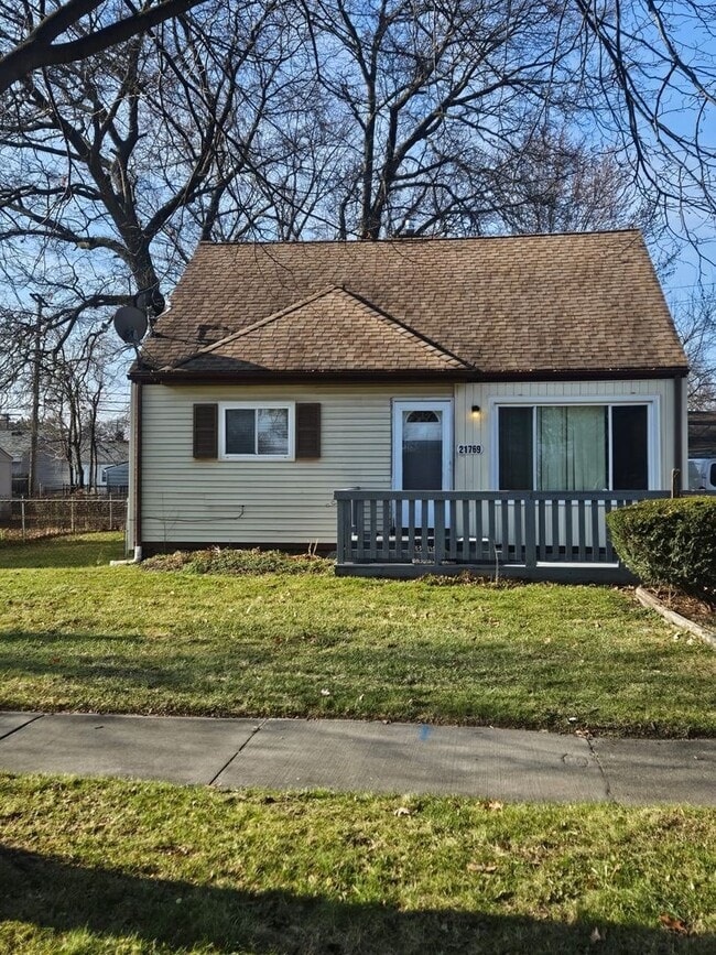 Building Photo - 4 bedroom - Garage- Section 8 Accepted.