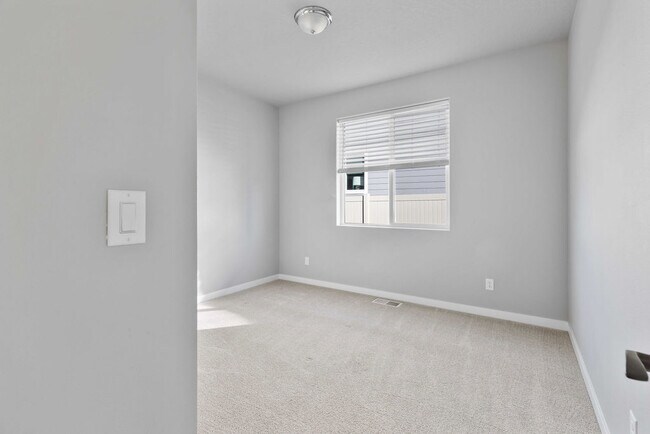 Building Photo - 6931 Dubuis Dr