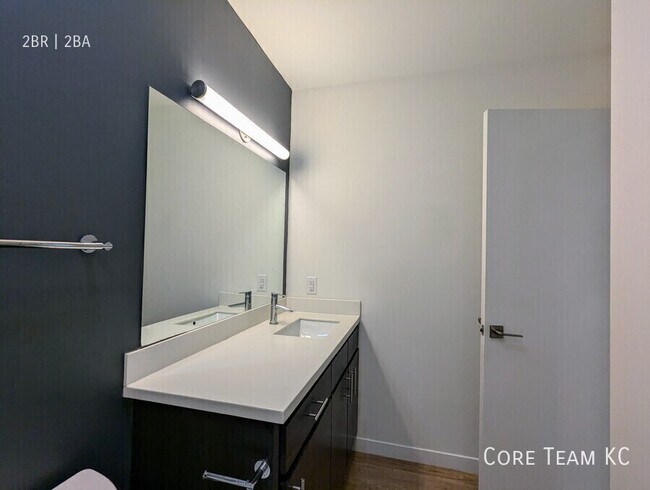 Building Photo - 662 E 63rd St