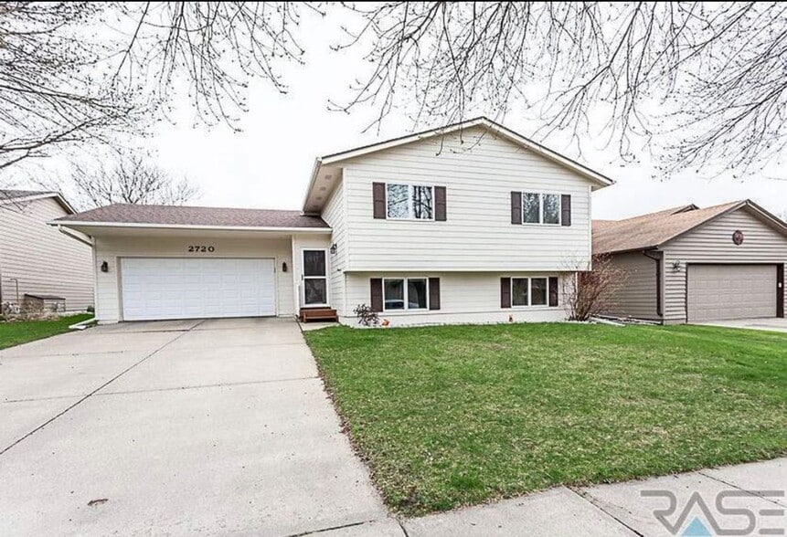 Building Photo - 2720 S Maywood Dr