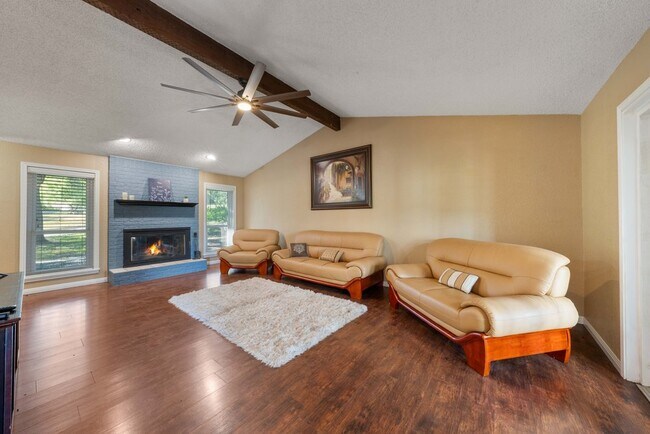 Building Photo - Charming 3-Bed Home with Fireplace & Garage in New Braunfels – 1,505 Sq Ft of Comfort