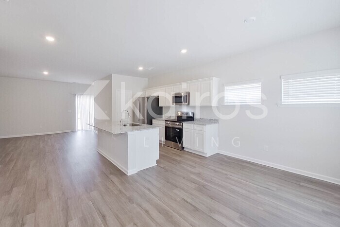 Building Photo - 2529 Banyan Cir
