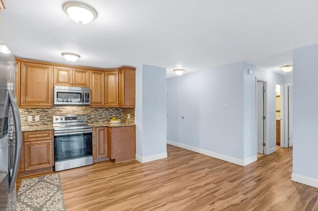 Building Photo - 650 S Clinton St