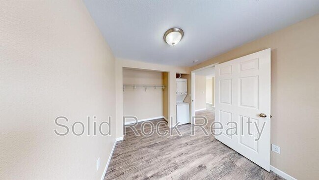 Building Photo - 2411 E St Vrain St