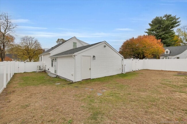 Building Photo - 21 Deepwood Dr