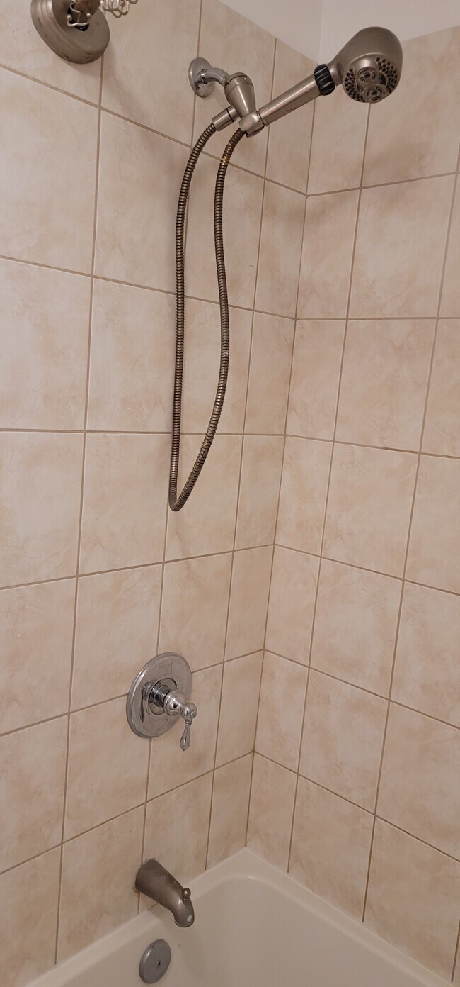 Building Photo - 2848 W Warren Blvd