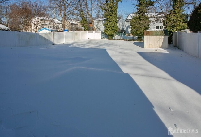 Building Photo - 40 Essex Ave