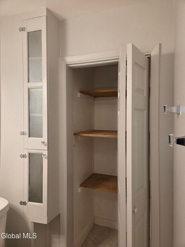 Building Photo - 669 Pawling Ave