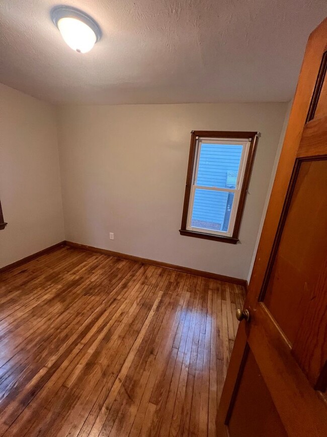 Building Photo - Section 8 Accepted! Cozy 3-Bedroom Home in...