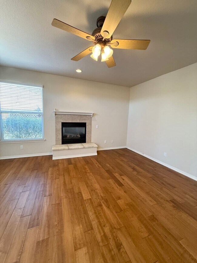 Building Photo - 3 BEDROOM 2 BATH HOME IN TEMPLETON!! MOVE IN READY