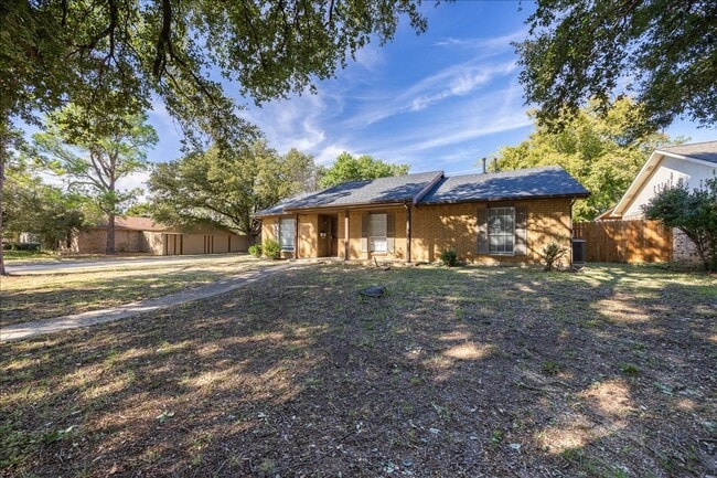 Building Photo - 1335 Carnation Dr