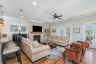 Building Photo - 87 Barracuda St