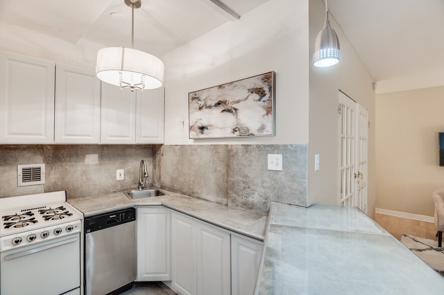 Building Photo - 1121 ARLINGTON Blvd