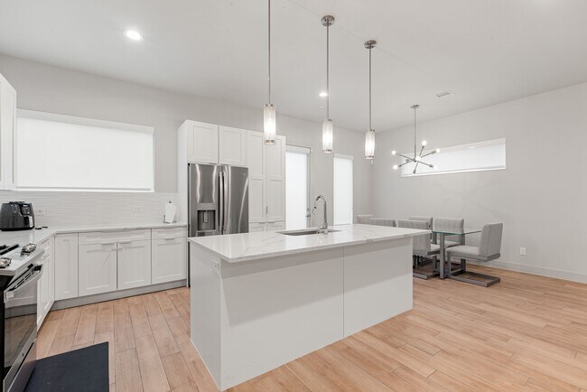 Building Photo - 5722 Rucio Ln