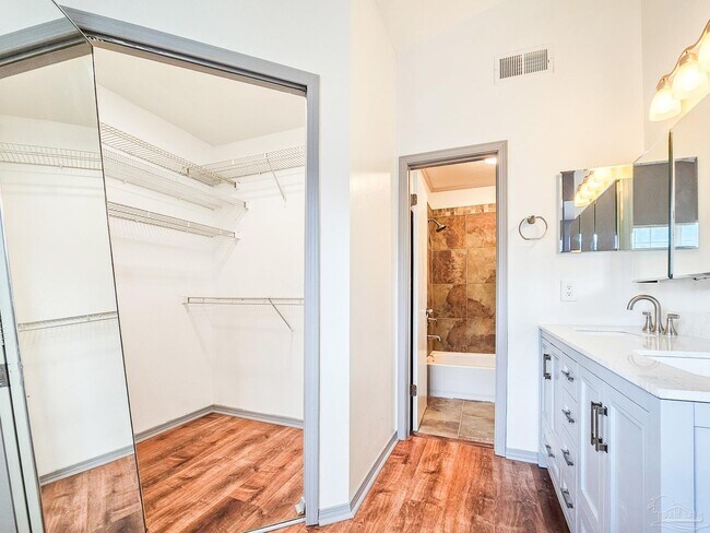 Building Photo - 4607 Lennox Pl