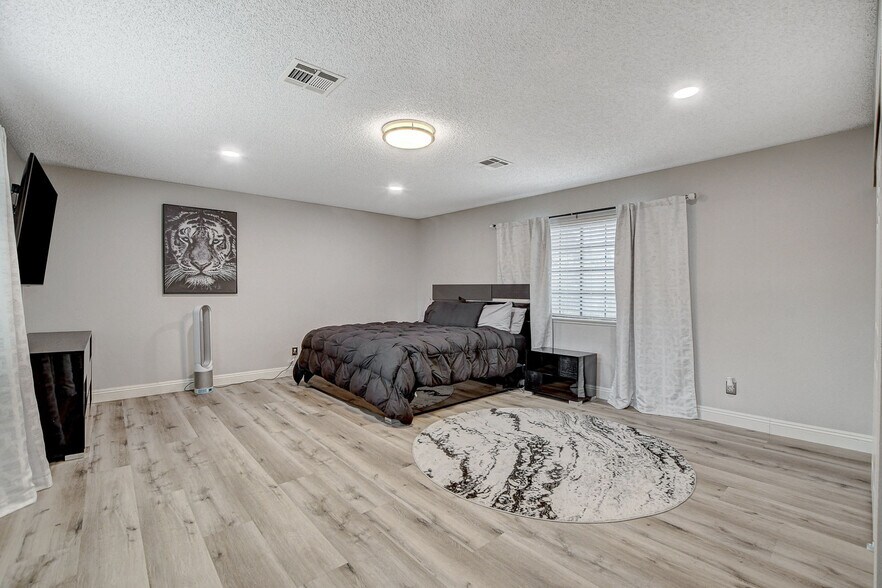 Building Photo - 2224 Lucerne Ct