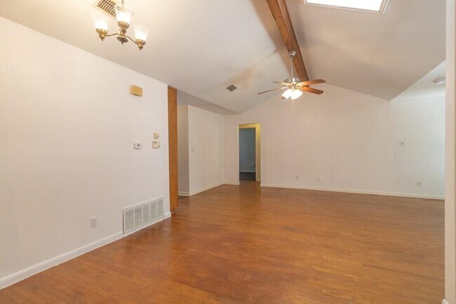 Building Photo - 10200 Missel Thrush Dr