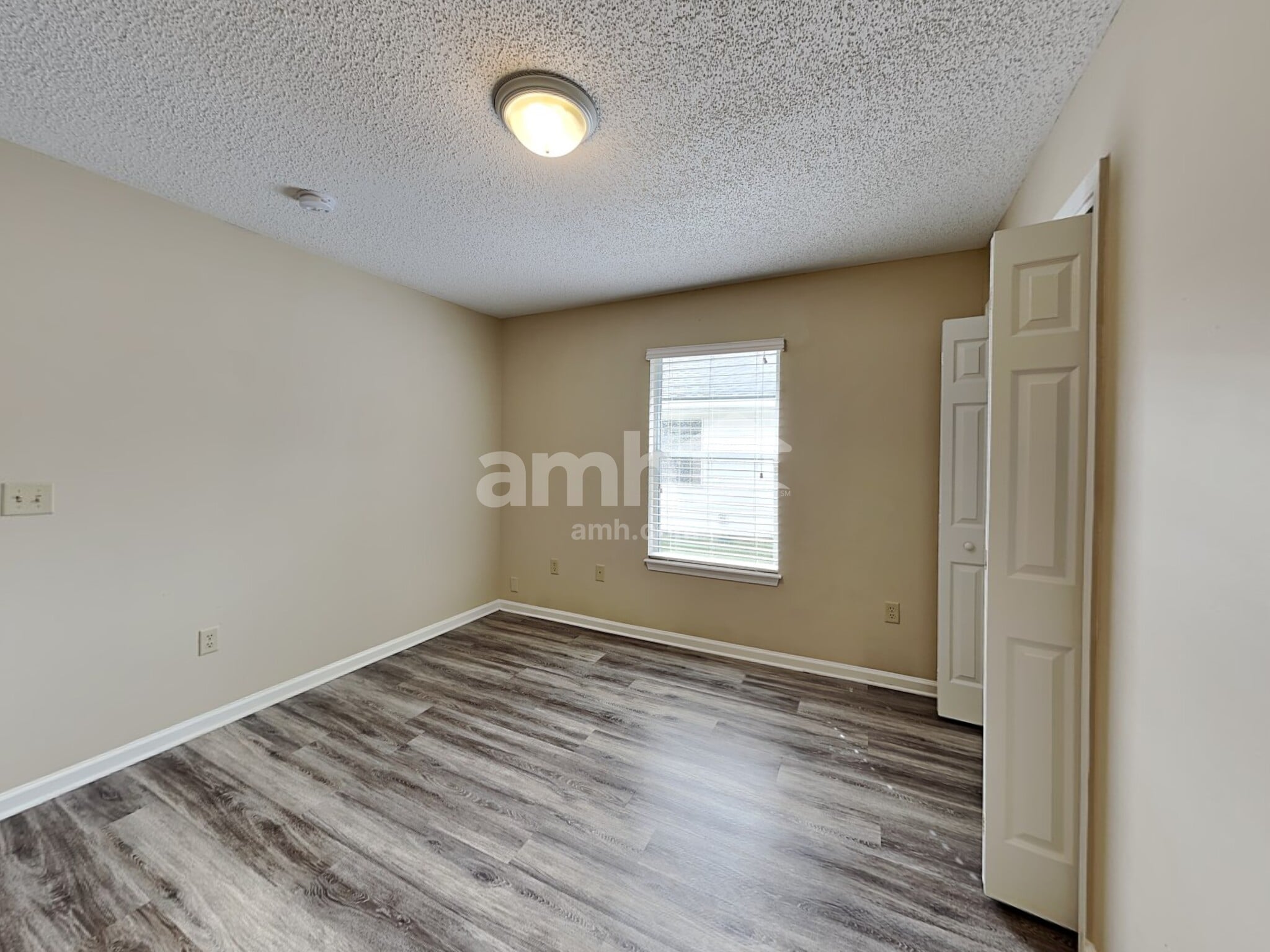 Building Photo - 685 Mackenzie Cir