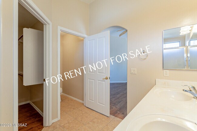 Building Photo - 8356 S Otis Dr