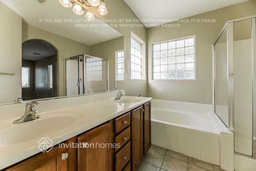 Building Photo - 628 Sumatra Pl