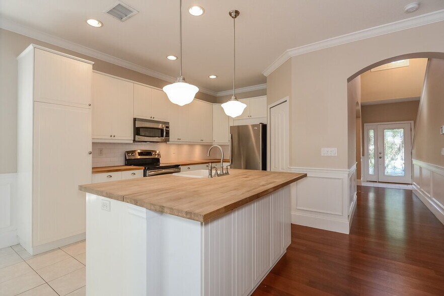 Building Photo - 18863 Maisons Dr