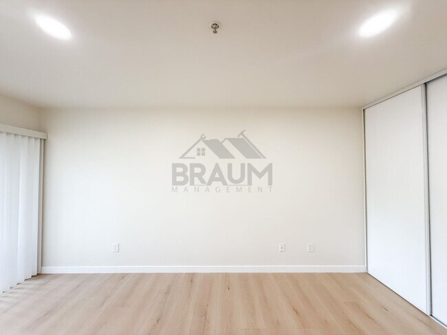Building Photo - 7323 Winnetka Ave